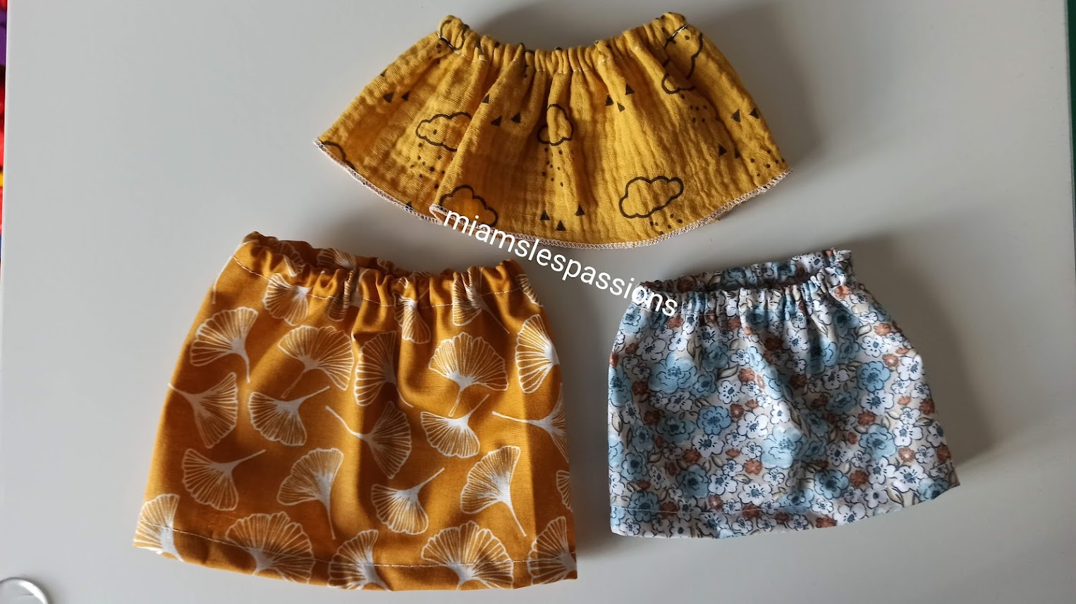 Ancienne jupe et bustier pour poupée - Collection